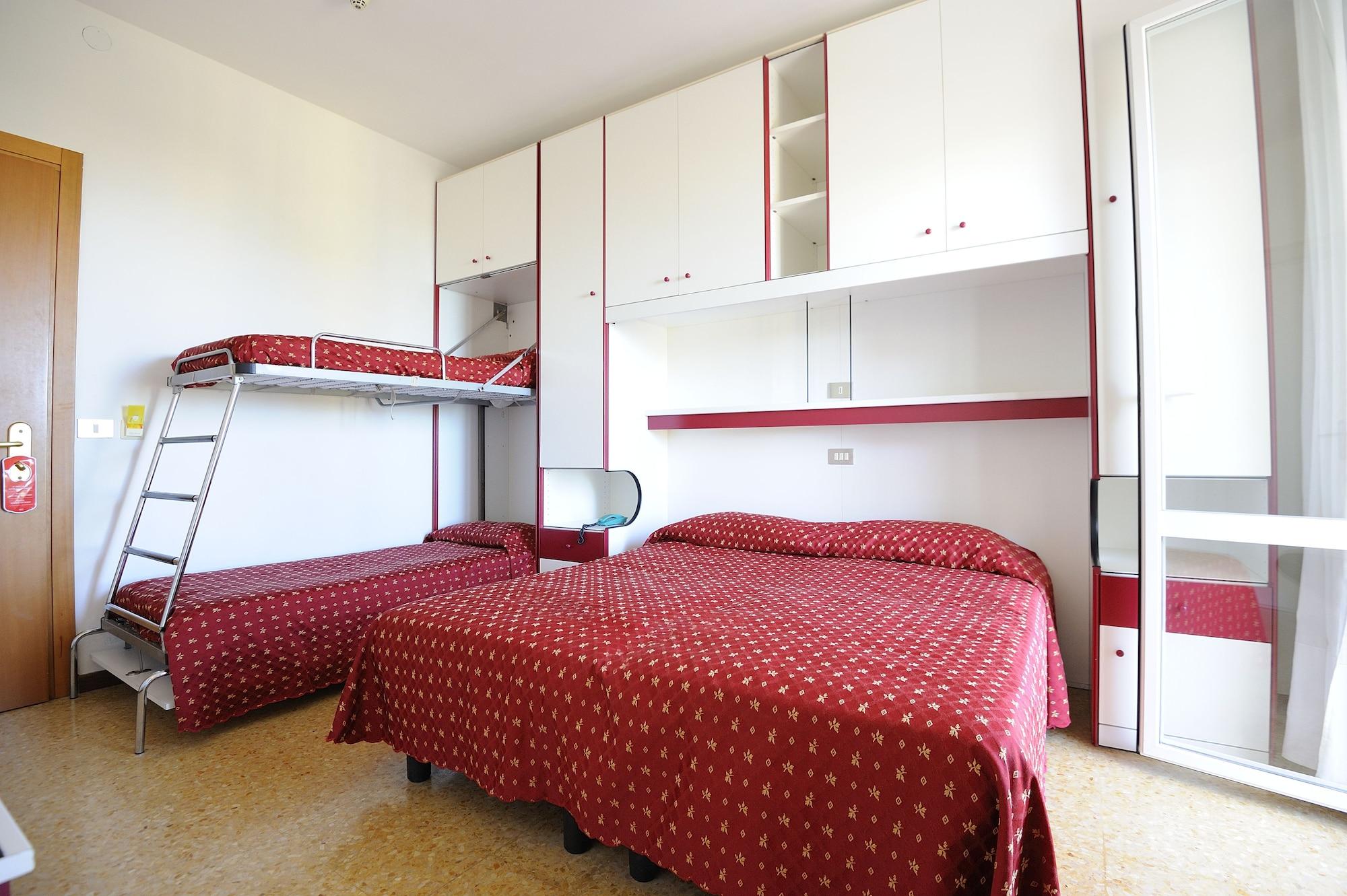 Family Room (2 Adults + 2 Children)